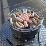 aobosi-holzkohlegrill-mit-grillgut